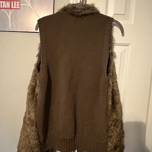 Maurices Brown Vest Faux Fur with sweater material backside. Women’s size XL - Picture 3 of 12